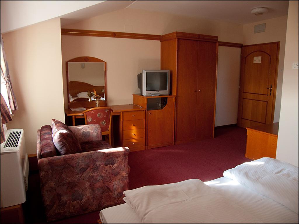 Hotel Lagus Gornji Kneginec Exterior photo