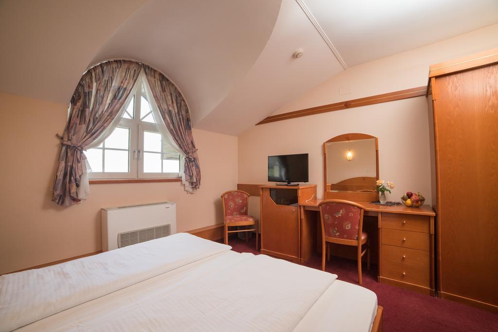 Hotel Lagus Gornji Kneginec Exterior photo